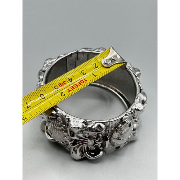 Repousse Hinge Bangle Bracelet Silver Tone Wide Ornate Textured Vintage Bracelet - Picture 9 of 10